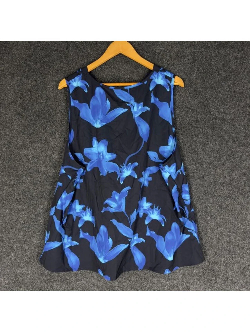 SheIn Top Women 4XL Plus Black Floral V-Neck Sleeveless Wide Strap Casual